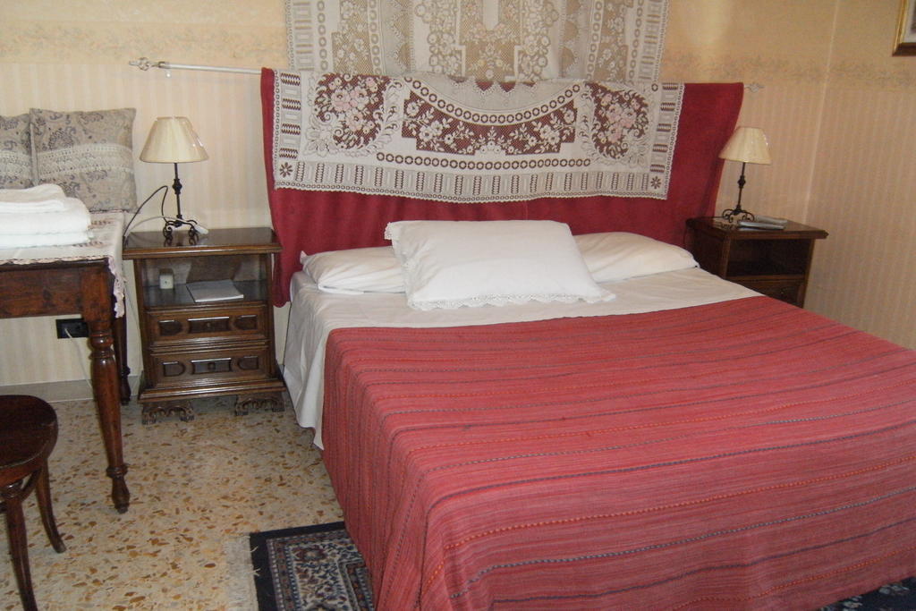 Emily Bed and Breakfast Stroncone Værelse billede